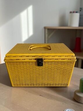 Vintage Wilson Wil-Hold Plastic Wicker Sewing Box – Aged Yellow with 2 Trays